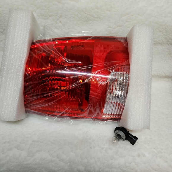 Right Tail Light Passenger Side vehicle part See Pictures For all information. - Picture 3 of 11